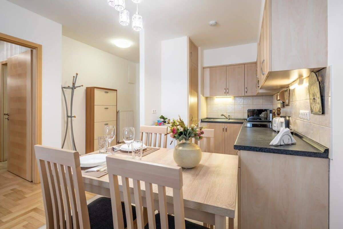 Homey Apartment With Ac And Balcony Будапеща Екстериор снимка